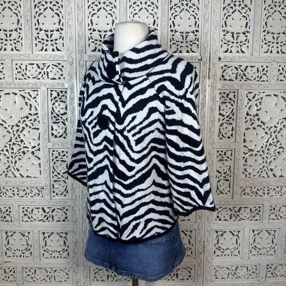 John Paul Richard Petite Black & White Animal Zebra Print 3/4 Sleeve Cardigan - Picture 6 of 9